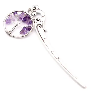 Exquisites Detail der Lebensbaum Lesezeichen aus Metall mit lila Amethyst Kristallsteinen