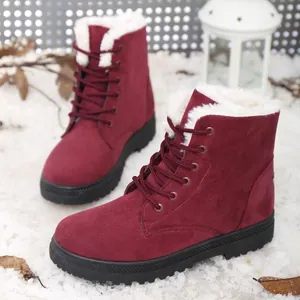 Warme burgunderrote Damen Winter-Schneestiefel mit weichem Fleece-Futter und Schnürung