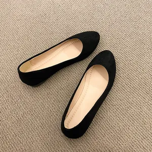 Klassische schwarze Wildleder-Flachschuhe für Damen mit bequemer Innensohle Design