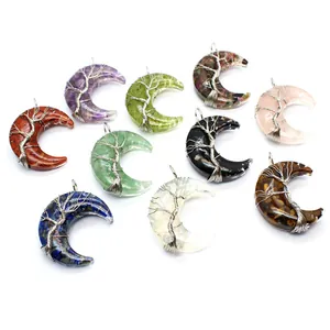 Groupe de pendentifs lune enroulés de fil Arbre de Vie en diverses couleurs de pierres.