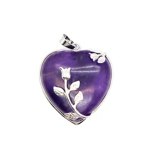 Élégant pendentif en cristal violet en forme de cœur avec détail de vigne de tulipe argent