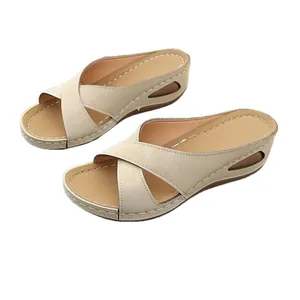Damen Keilsandalen mit Kreuzriemen, 5,5 cm weiche Sohle, offenes Zehendesign in Beige