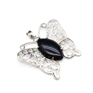Elegante ciondolo a farfalla traforata in argento con pietra di sandalo blu scintillante