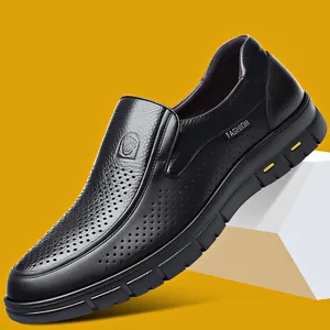 Mocassini da uomo in vera pelle nera, scarpe business casual con dettagli traforati