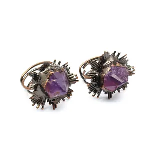 Anillos de estilo vintage con piedras de amatista natural y bandas de bronce con rayos de sol