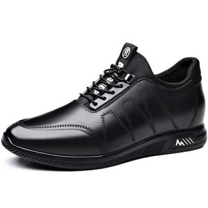 Détail de chaussures rehaussantes en cuir noir de qualité supérieure avec coutures fines