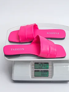 Detail shot showing the 0.240kg weight of these bright pink square toe flat slides.