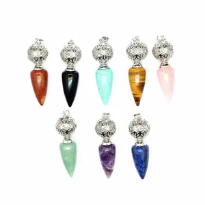 Selezione di pendenti in pietra naturale a forma di cono con sfere d'argento traforate