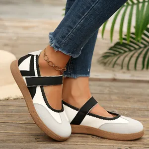 Vista dettagliata delle ballerine Mary Jane da donna con cinturino in velcro e suola