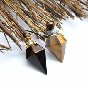 Collana con Ciondolo Bottiglia di Profumo Olio Essenziale Pietra Naturale a Rombo Gioielli Aromaterapia Quarzo Rosa Donna