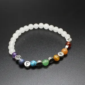Natürliches 7-Chakra-Stein-Armband mit 6-mm-Perlen und Om-Silber-Spacern