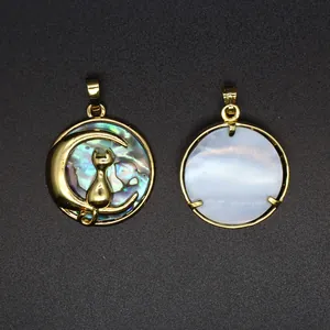 Detaillierte Ansicht des Anhängers Katze auf dem Mond aus Abalone-Muschel mit 24K Gold