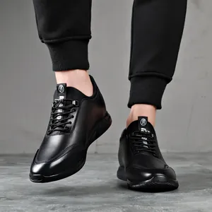 Chaussures rehaussantes en cuir noir pour homme avec talon invisible de 6 cm de hauteur.