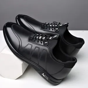 Chaussures rehaussantes en cuir noir pour hommes avec élévation cachée de 6 cm et coutures