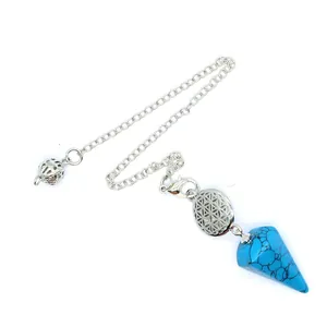Détail du collier pendule conique turquoise avec plaque en métal gravée Fleur de Vie