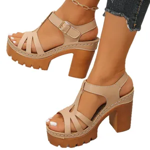 Dames sandalen met dikke hoge hak en plateauzool in beige, peep-toe stijl