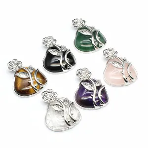 Lot de six pendentifs cœur en pierre naturelle avec motif de vigne de rose argentée