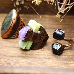 Retro Natural Stone Adjustable Ring Vintage Bronze Plated Raw Amethyst Labradorite Irregular Crystal Open Ring For Women