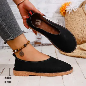 Detail view showing the 2.0cm flat heel height of these black suede vintage flats.
