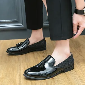 Mocassins noirs à glands pour hommes avec finition vernie et pailletée
