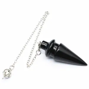 Gepolijste zwarte natuurstenen conische pendel met een zilverkleurige metalen ketting
