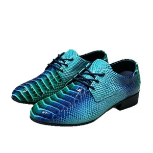 Premium Herrenschuhe mit spitzer Kappe, blau-grünem Farbverlauf und glänzender Schlangenoptik