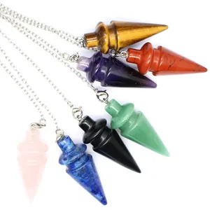 Assortiment natuursteen kristallen pendels met zilveren kettingen in diverse kleuren