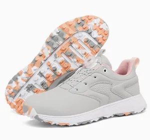 Outdoor reissneakers met roze voering en antislipzool met camouflagepatroon details