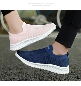 Breathable mesh slip-on sports sneakers for men and women walking and running activities