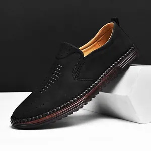 Mocassins noirs respirants pour hommes avec tige perforée et semelle en gomme durable sur bloc