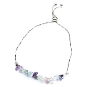 Bracelet ajustable en chaîne argentée avec pierres naturelles multicolores concassées