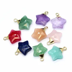 Vista detallada de colgantes de estrella facetados en piedra natural para joyería artesanal DIY.