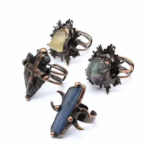 Bagues vintage style médiéval avec cristaux naturels bruts et finition bronze antique