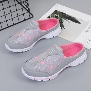 Baskets mules décontractées pour femmes avec motif flamant rose sur fond gris clair