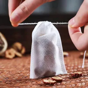 Sachets de thé jetables en non-tissé avec cordon pour filtrer les herbes et épices.