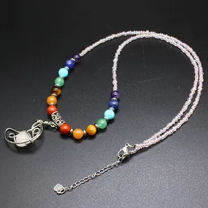 Collana chakra bohémien con ciondolo a luna in filo d'argento e pietre naturali colorate