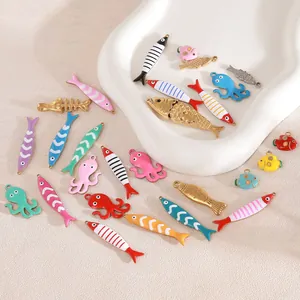 Bunte Emaille-Fisch- und Oktopus-Anhänger für die Herstellung von individuellem DIY-Schmuck.