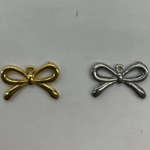 Paar roestvrijstalen vlinderdas hangers in goud en zilver voor doe-het-zelf sieraden