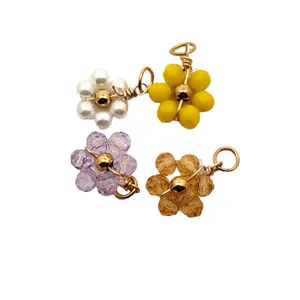 Colgantes de flores de acero inoxidable chapados en oro de 18K con cuentas de cristal