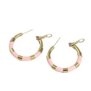 Boucles d'oreilles créoles bambou émaillé rose style dopamine plaqué or 18 carats