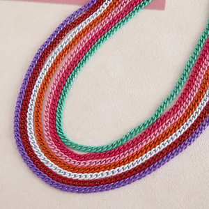 Kleurrijke roestvrijstalen Cubaanse schakelkettingen met lakafwerking voor DIY sieraden.