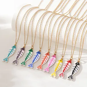 Collar de acero inoxidable chapado en oro con colgantes de espina de pescado de colores