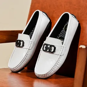 Mocassins classiques en cuir véritable blanc pour hommes avec boucle métallique chic