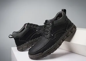 Vue détaillée des bottines de travail noires pour hommes cousues à la main en cuir