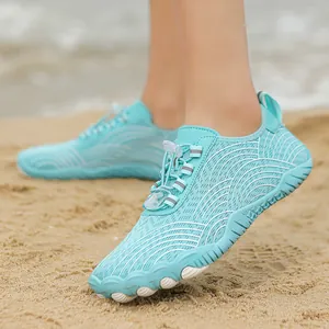 Zapatos de agua azul claro de secado rápido con patrón de ondas y suela antideslizante