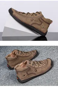 Nahaufnahme der handgefertigten Nähte an braunen Herren-Lederstiefeletten im Retro-Stil