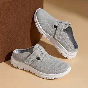Grijze ademende mesh instappers voor dames, comfortabele wandelschoenen voor ouderen.