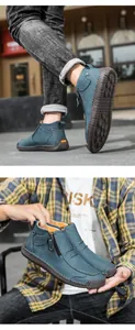 Detailansicht der handgenähten blauen Freizeitstiefel mit Reißverschluss und Gummisohle.