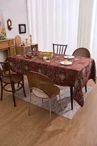 Europäische Jacquard Tischdecke in Weinrot mit aufwendigem Vintage-Blumenmuster für Esstische