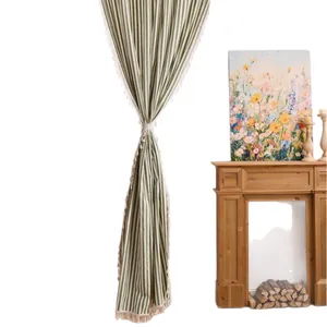 Cortina de rayas verdes estilo francés con borlas decorativas, elegante tela semitransparente